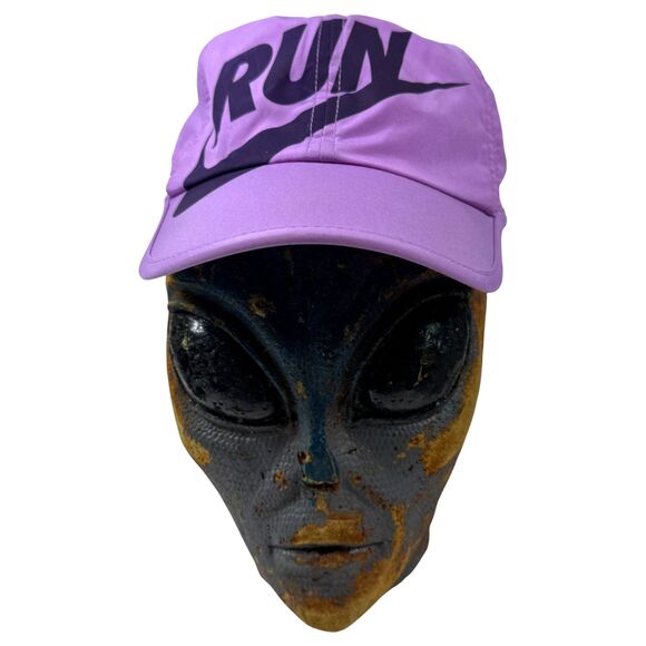 Nike Featherlight Dri-Fit "RUN" Women's Running Logo Adjustable Strapback Hat - Picture 1 of 7